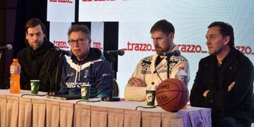 Fabricio Oberto, Andrés Nocioni y Marcelo Milanesio acompañan en la presentación de su Campus a Rubén Magnano\u002E