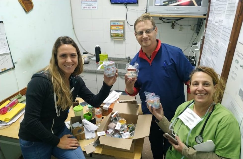 Ceramistas de Santa Rosa obsequiaron mates y tazas a personal de la Salud