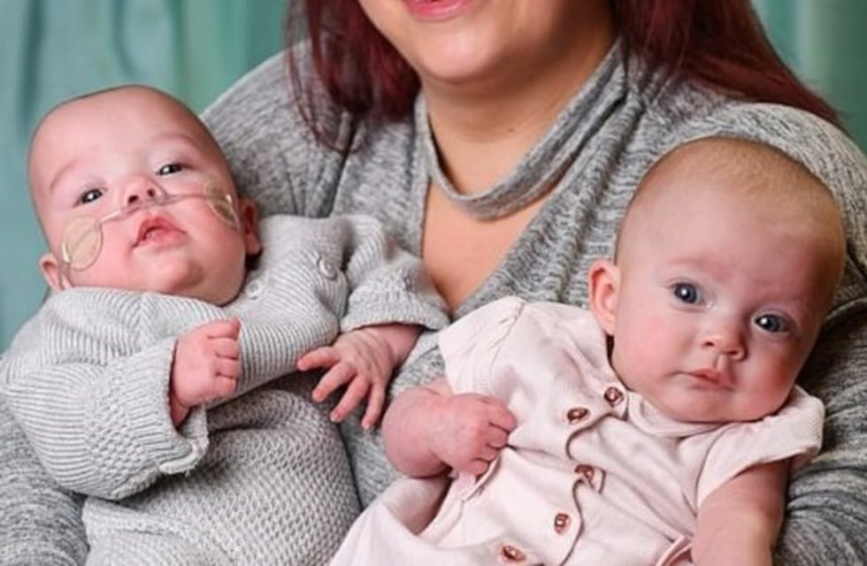 Inglaterra: Un parto de mellizos que nacieron con doce días de diferencia