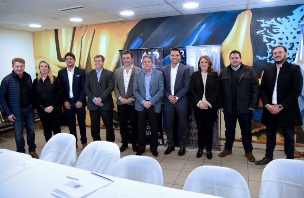 Proyectan mejoras en el acceso al Aeropuerto de Fisherton y la habilitación de un parque público