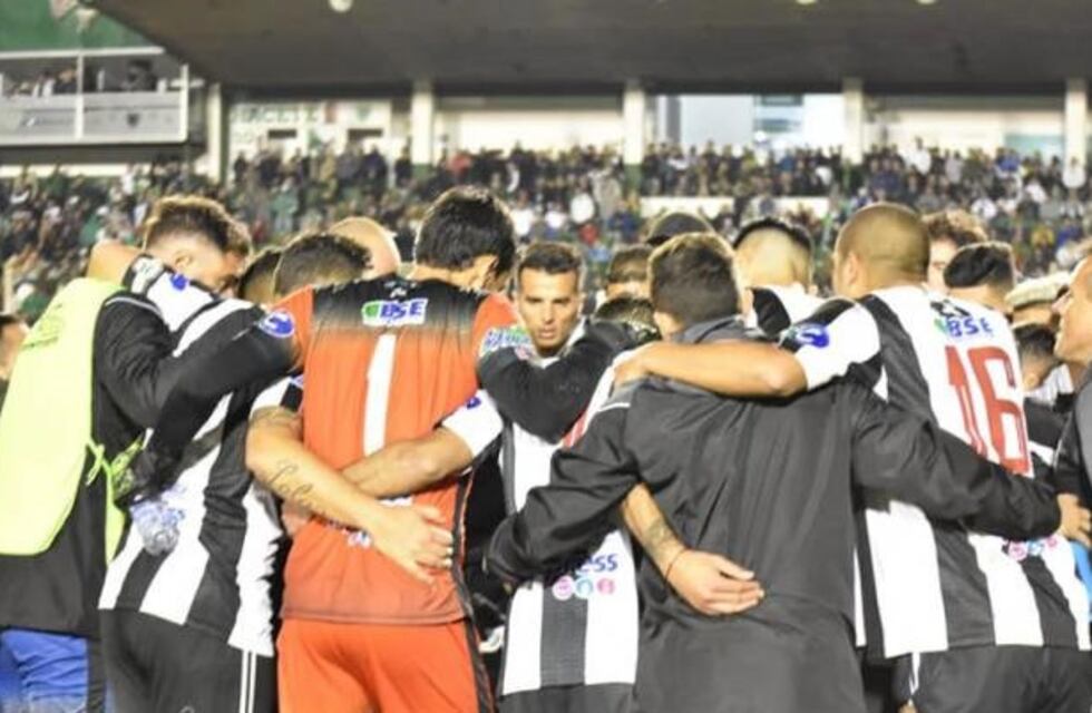 La intimidad del festejo ferroviario en el vestuario