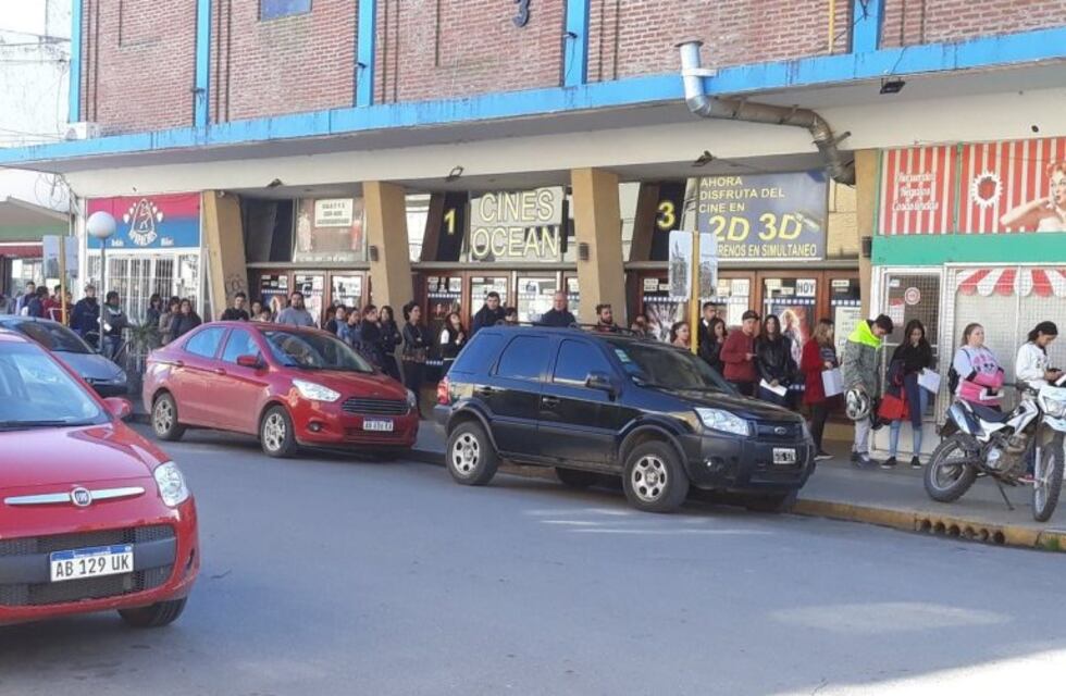 Largas filas para entrevistas de trabajo reflejan la crisis