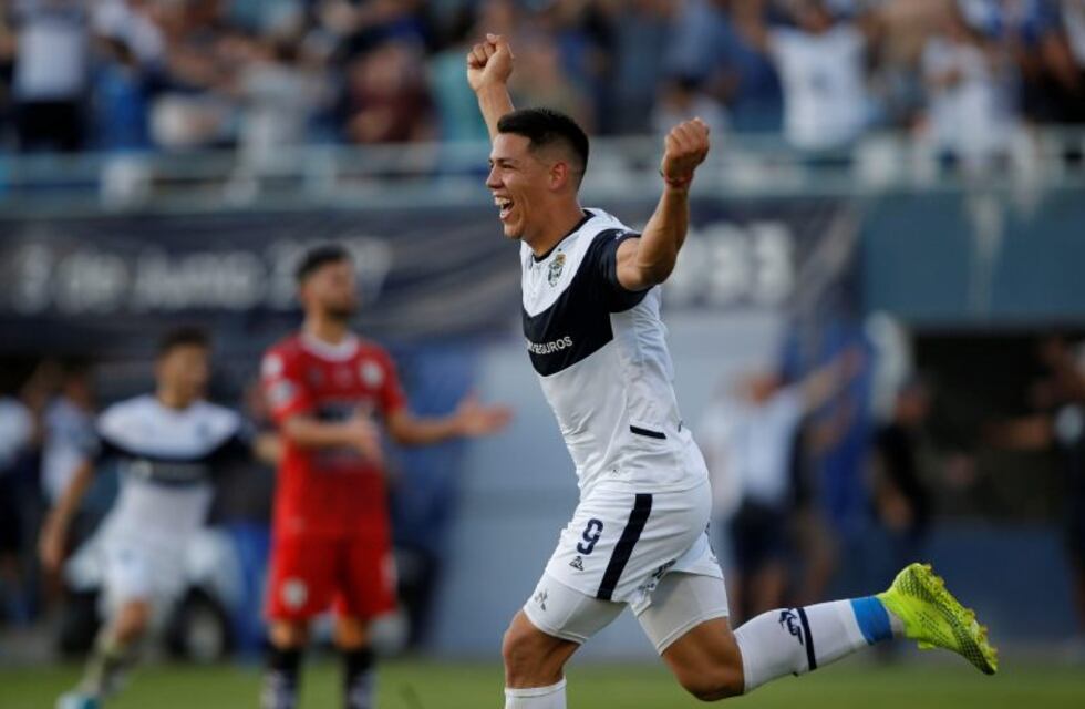 El Lobo lo dio vuelta y le ganó 2 a 1 a Central Córdoba