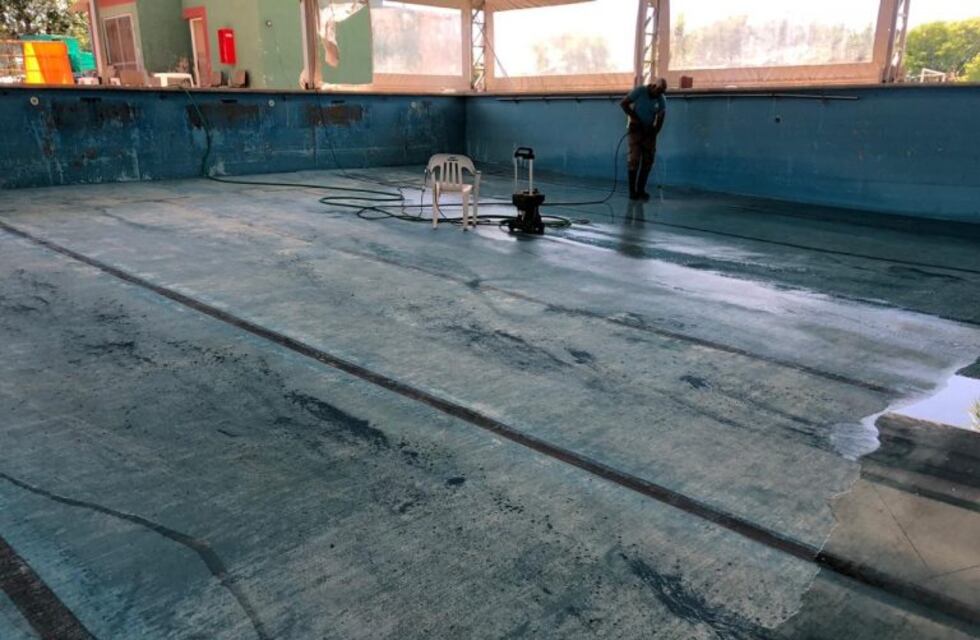 Jesús María: ponen en condiciones la pileta de B° 17 de Octubre