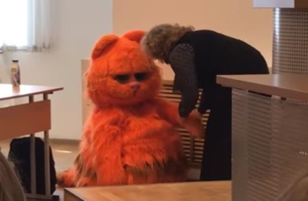 Sabían que la profesora amaba a los gatos y uno de ellos fue a clase disfrazado de Garfield