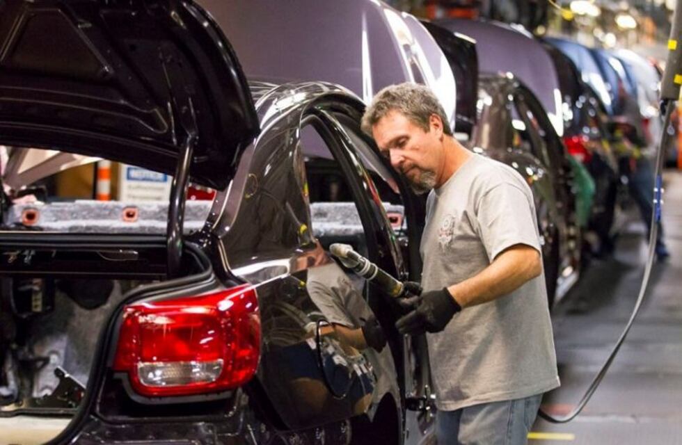 General Motors paraliza la producción y aplica suspensiones rotativas