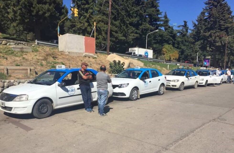 Bariloche: los taxistas piden un aumento del 60%