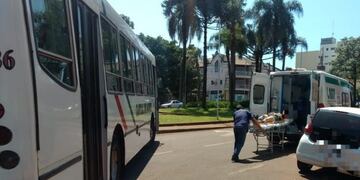 Colectivo de una empresa local embistió a una mujer esta mañana\u002E