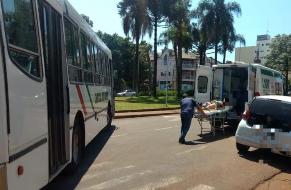 Una joven fue embestida por un colectivo en la Avenida Libertad