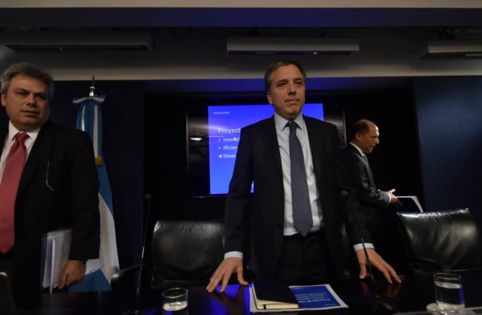 Dujovne remarcó la decisión del Gobierno de reducir impuestos y el déficit fiscal