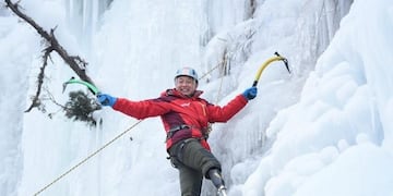 Xia Boyu, el escalador chino de 70 años amputado de ambas piernas corona el Everest\u002E