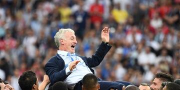 France's coach Didier Deschamps is tossed by players at the end of the Russia 2018 World Cup final football match between France and Croatia at the Luzhniki Stadium in Moscow on July 15, 2018\u002E / AFP PHOTO / FRANCK FIFE / RESTRICTED TO EDITORIAL USE - NO MOBILE PUSH ALERTS/DOWNLOADS