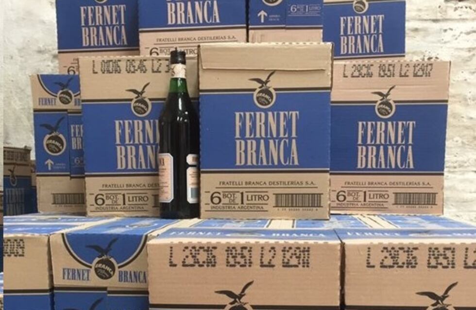 Ingeniería pura: el ocurrente dispositivo para transportar Fernet que se hizo viral en Córdoba