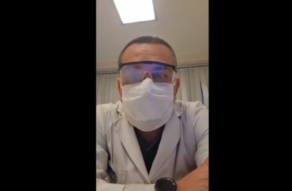 Un médico cordobés consideró "una locura" la vuelta atrás de las flexibilizaciones y otro salió a criticarlo