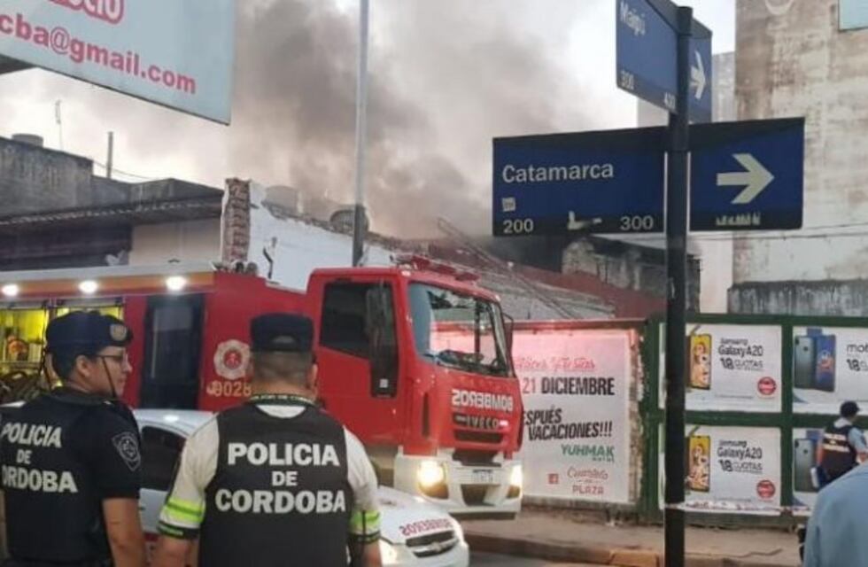 Se incendió el depósito de una drogería en pleno centro de Córdoba