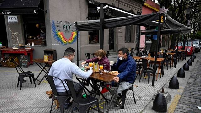 Cuáles son los restaurantes porteños que pueden usar las veredas\u002E (Foto: Juan Mabromata/AFP)