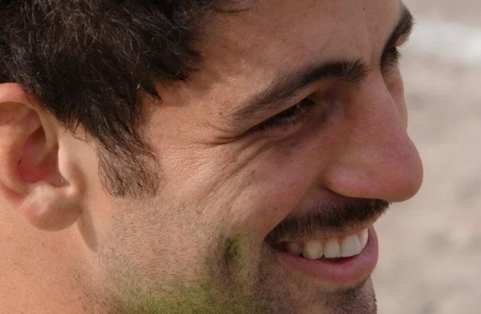 Detienen a un rugbier por pegarle cintazos a su hija