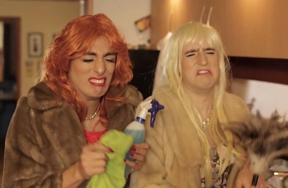 Sin mucama: la graciosa parodia de los chicos de Hecatombe! al tema Sin pijama