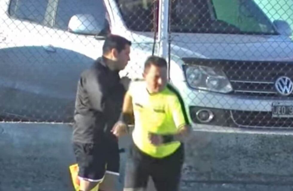 Un arbitro paró un partido en Comodoro para ir al baño