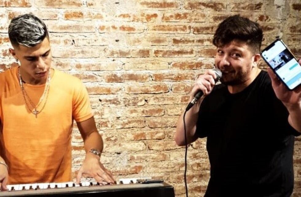 Sin bailes, Damián Córdoba le regaló a sus seguidores un mini recital en la web