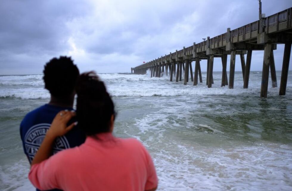 Florida se prepara para la llegada del "enorme" huracán Michael