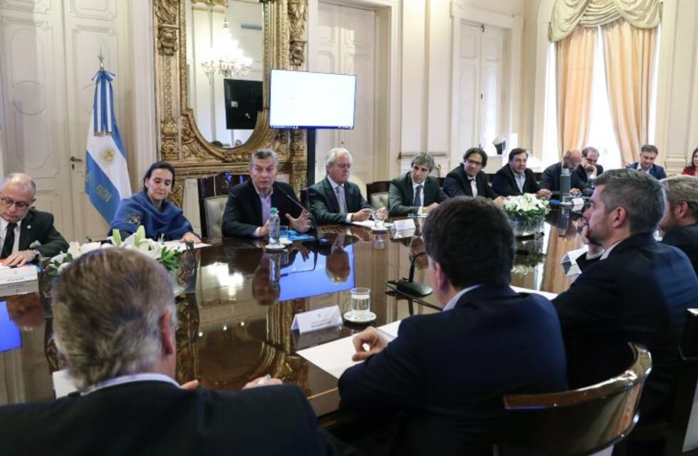 Mauricio Macri fijó para el lunes la convocatoria para acordar el paquete de reformas