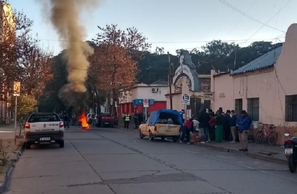 Intento de agresión a un periodista radial en la protesta de Tránsito
