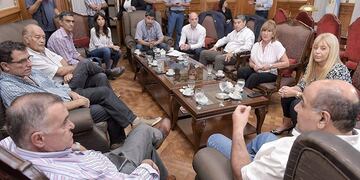 Reunión en Casa de Gobierno de Tucumán (Osvaldo Jaldo\u002E Facebook)