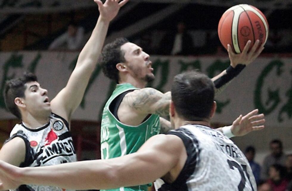 Olímpico dio demasiadas ventajas y quedó eliminado frente a Atenas