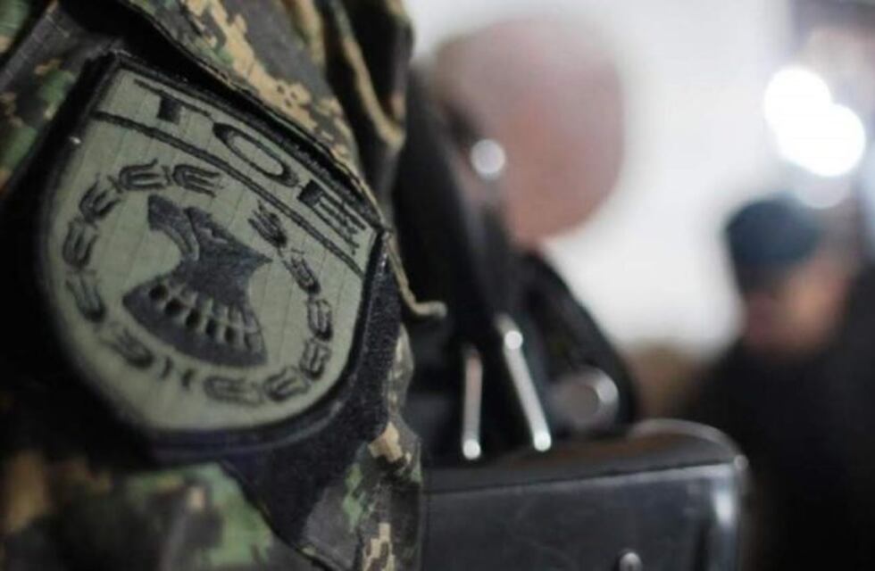 Detuvieron a un jefe policial retirado tras allanar un casino clandestino