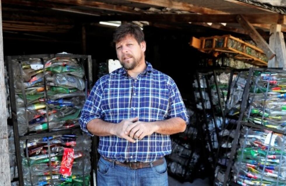 Construirán viviendas con botellas de plástico