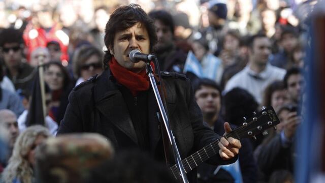 Dos detenidos tras el asalto al hogar de Ciro Martu00ednez. FOTO: DYN/EZEQUIEL PONTORIERO.