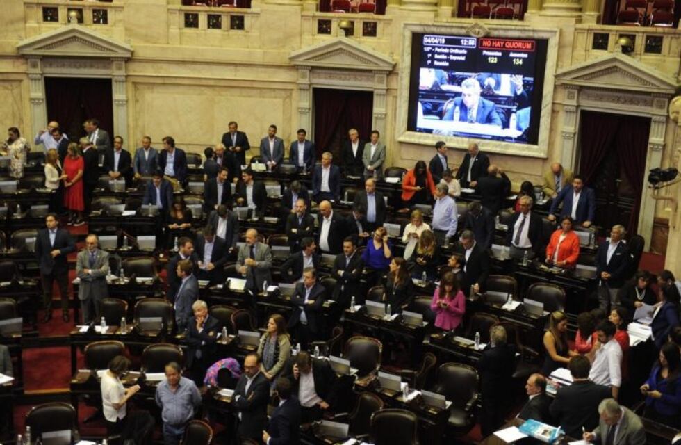 La oposición acusó al Gobierno de "cerrar el Congreso"