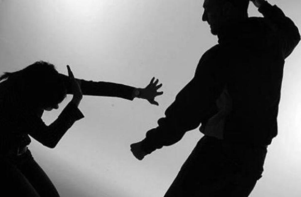 Una mujer se defendió del ataque de su expareja y le clavó una tijera