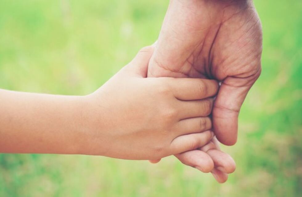 Los hijos convivirán con su padre a causa de la conducta obstaculizadora de su madre