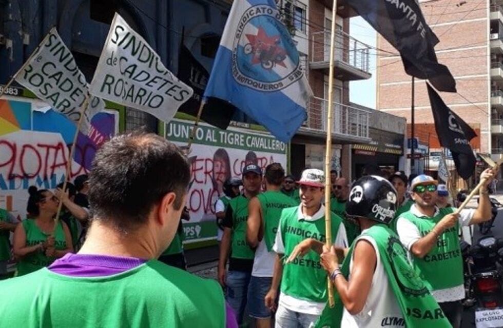 Nueva movilización de cadetes contra el accionar de las aplicaciones de delivery