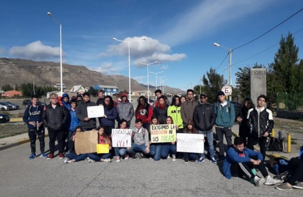 Calafate: alumnos del Secundario 46 reclaman falta de aulas