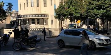 Persecución policial y choque en el centro