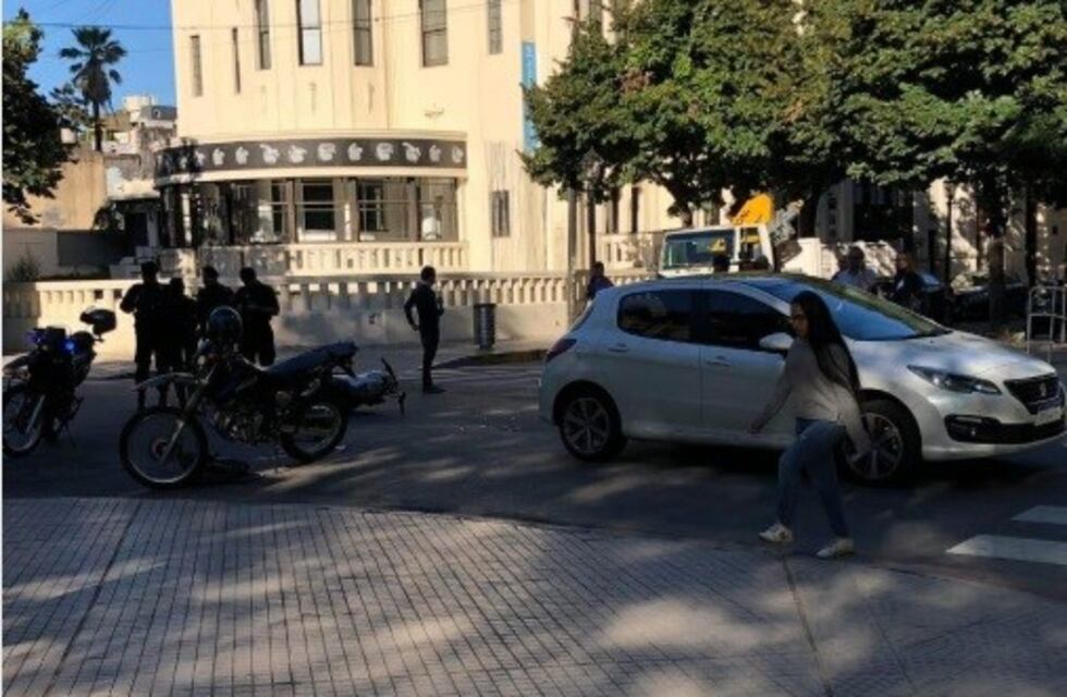 Persecución policial y choque en Moreno y Córdoba