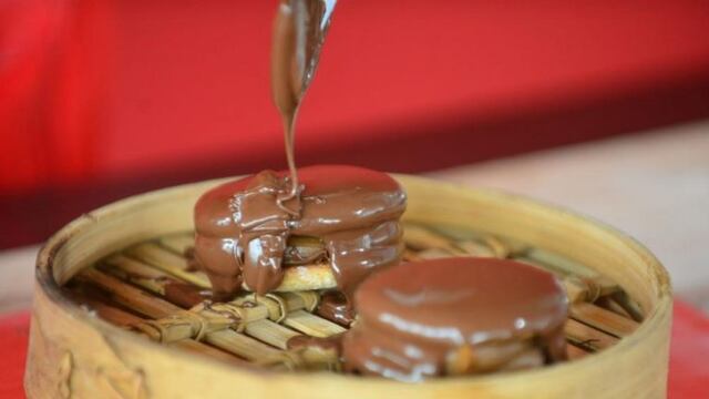 Alfajores cordobeses rellenos de dulce de leche y bañados en chocolae\u002E Una delicia\u002E