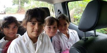 Los chicos del paraje Río Victoria irán a clases en un coche de Gendarmería\u002E (Foto: Primera Edición)
