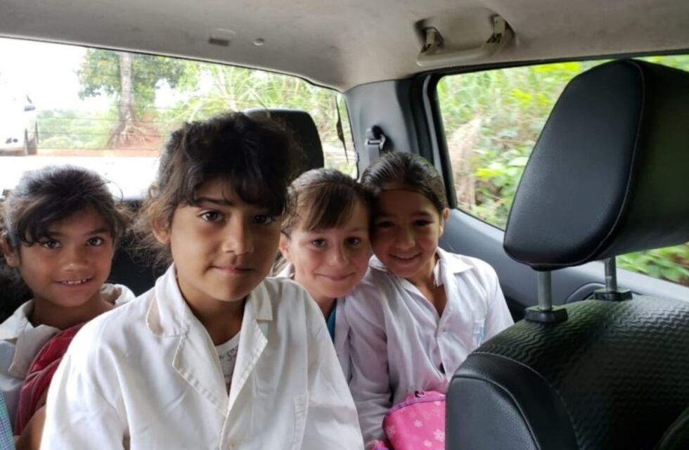 Los chicos de Río Victoria irán a clases en un coche de Gendarmería