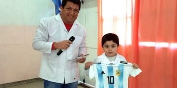 Santa Cruz: tiene 6 años, ganó una camiseta de Messi y la donó a otro nene
