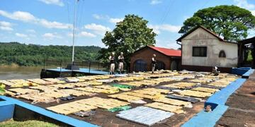 Incautaron dos toneladas y media de marihuana en Eldorado\u002E (Foto: Prefectura)