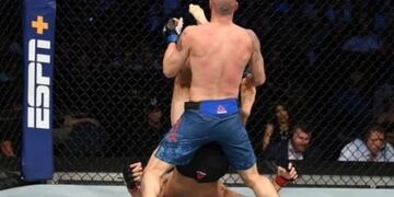 Un luchador de la UFC noqueó a otro de un \