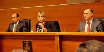 La recusación apunta al desempeño de los jueces que integran el tribunal pluripersonal\u002E