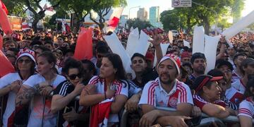 (Twitter/riverplate) La llegada del plantel al Monumental