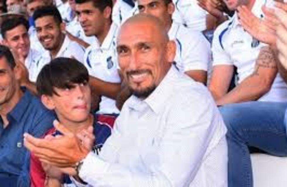 El Cholo Guiñazú visitó a sus ex compañeros en la pretemporada de Talleres