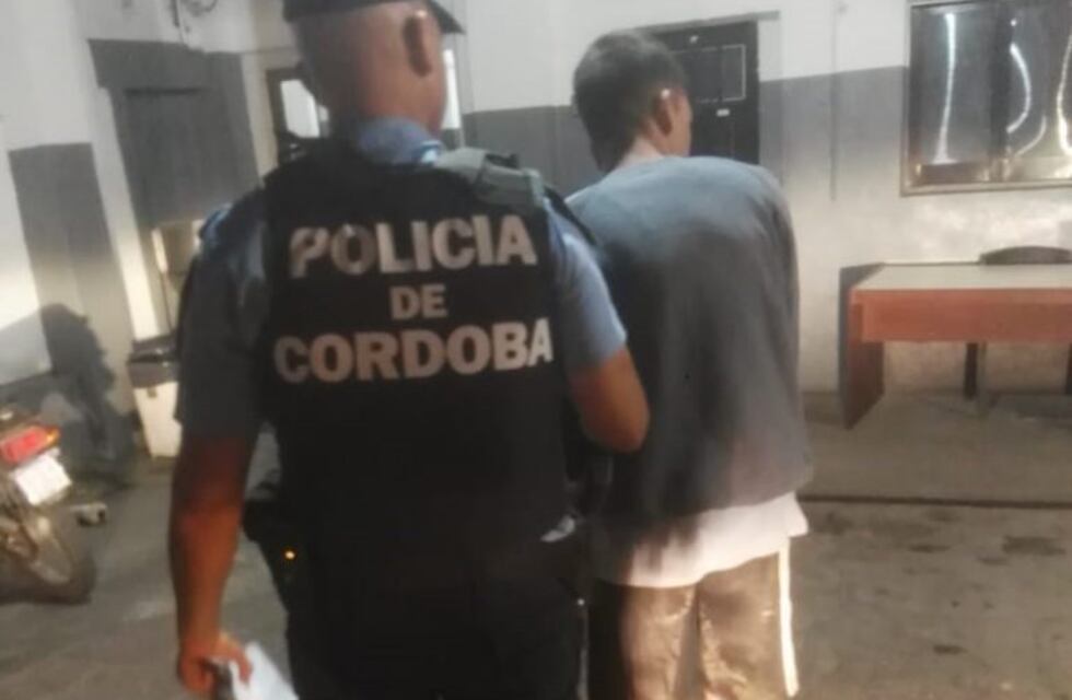 Alta Gracia: vecino detuvo a un menor de edad que robó varios elementos de un vehículo