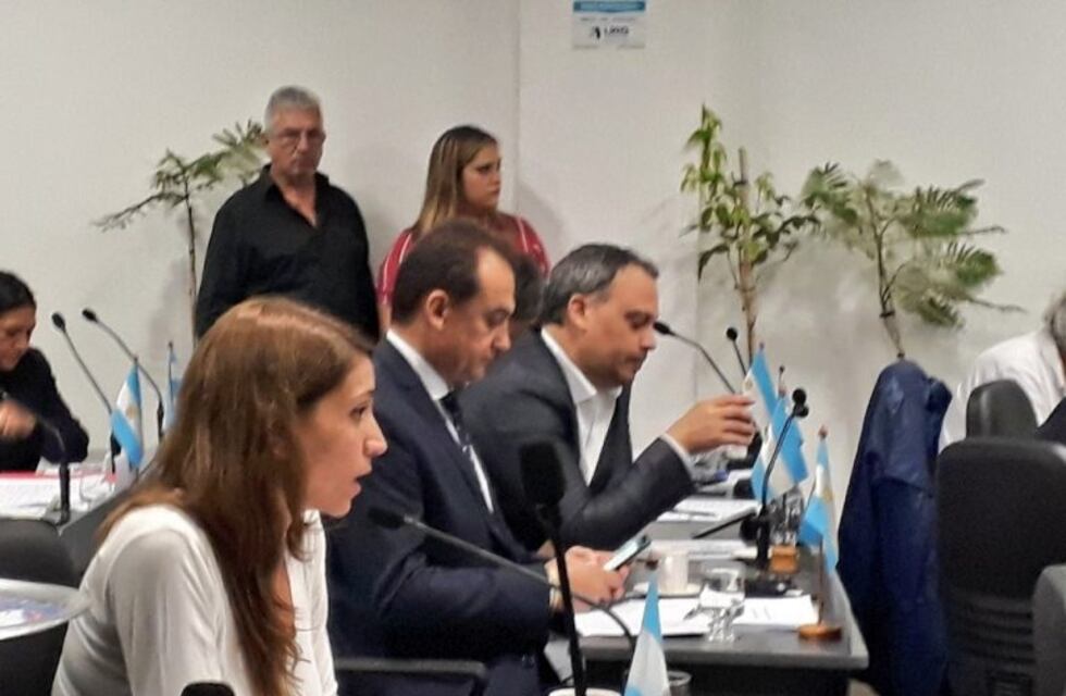 Concejales opositores le piden a Mestre "que no nombre más personal"